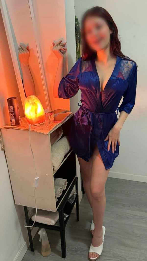 LARA 20 AÑOS, NUEVA MASAJISTA TITULADA EN MADRID