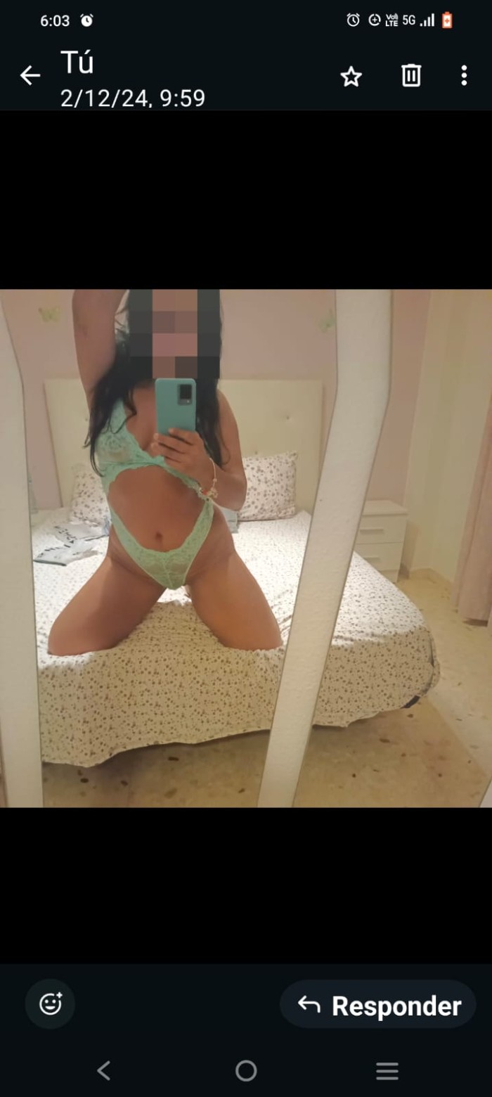 HERMOSA CHICA LATINA DE COÑO ESTRECHITO