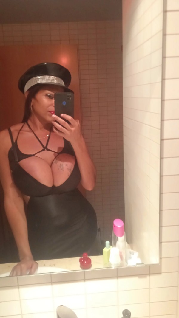 RECIÉN VIVO SOLA EQUIPADA REINA DE LAS FIESTAS FLAVIA LLEIDA PORNO STAR