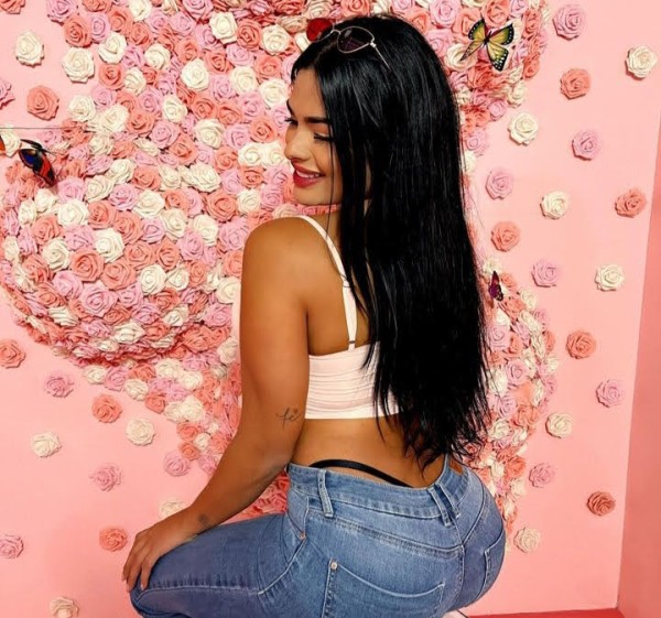 Morenita simpática y deliciosa