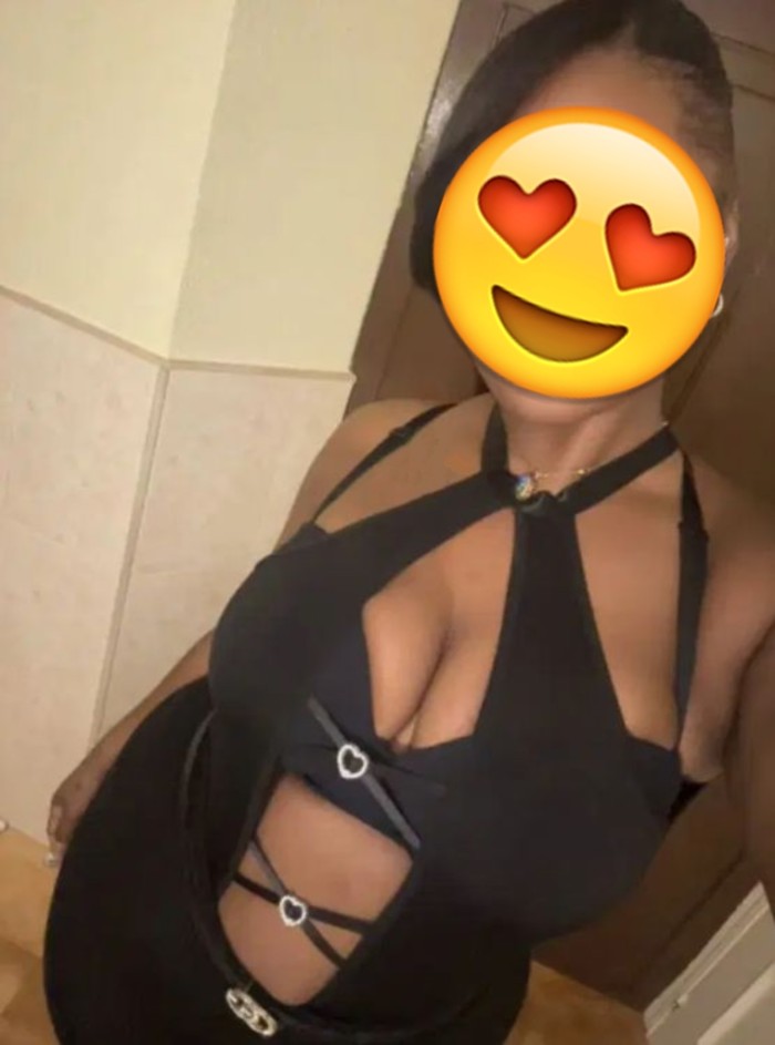 Negrita colombiana completa servicio chupadita natural y sexo 30€