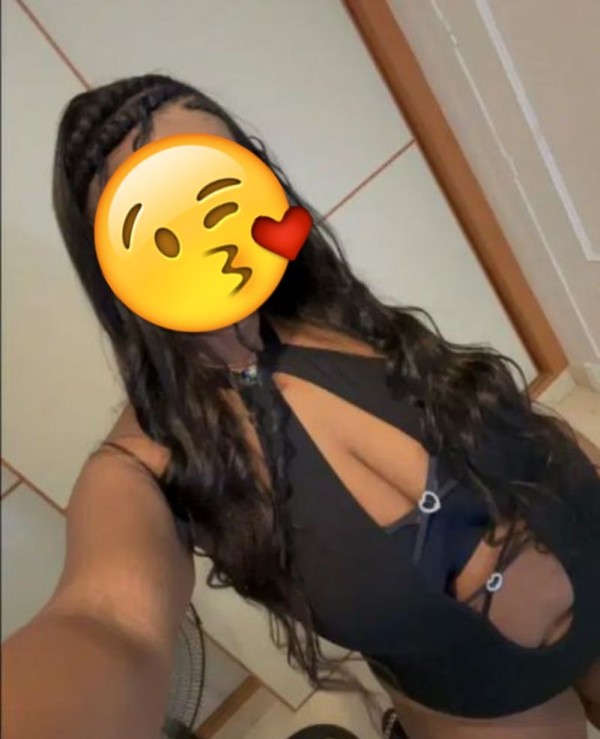 Negrita colombiana completa servicio chupadita natural y sexo 30€