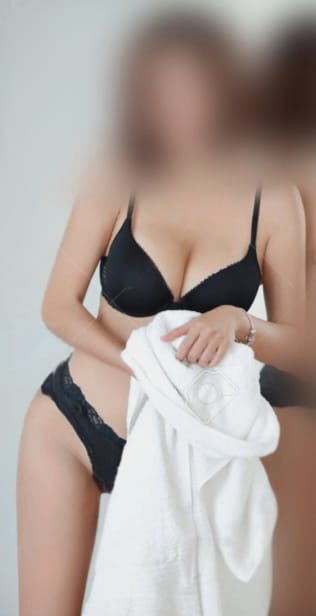 fogosa y fiesta al tope  LA REINA DE la mamada