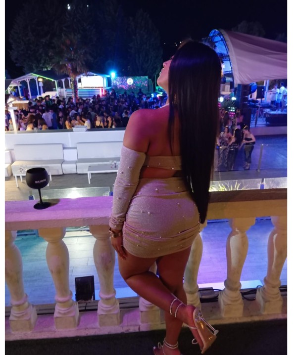 Pamela Ardiente Y Fiestera