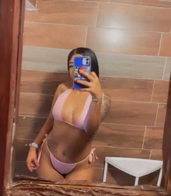 Joven divertida elegante completa novedad vertice