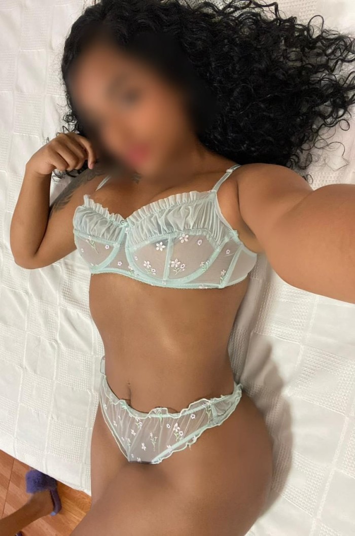 Soy joven te complazco en todo