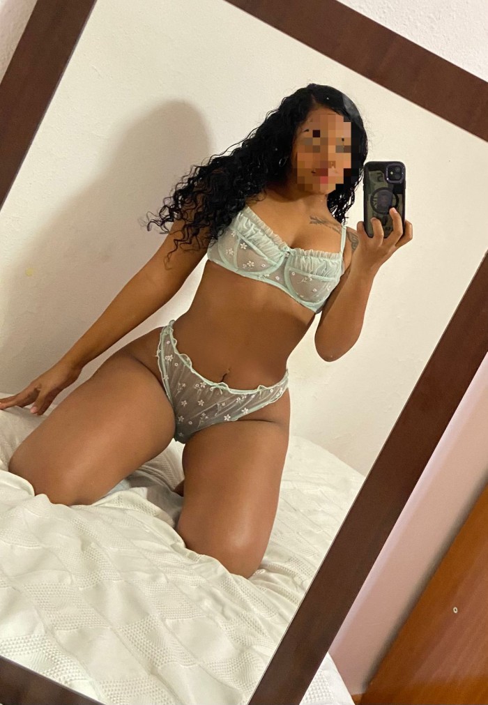 Soy joven te complazco en todo