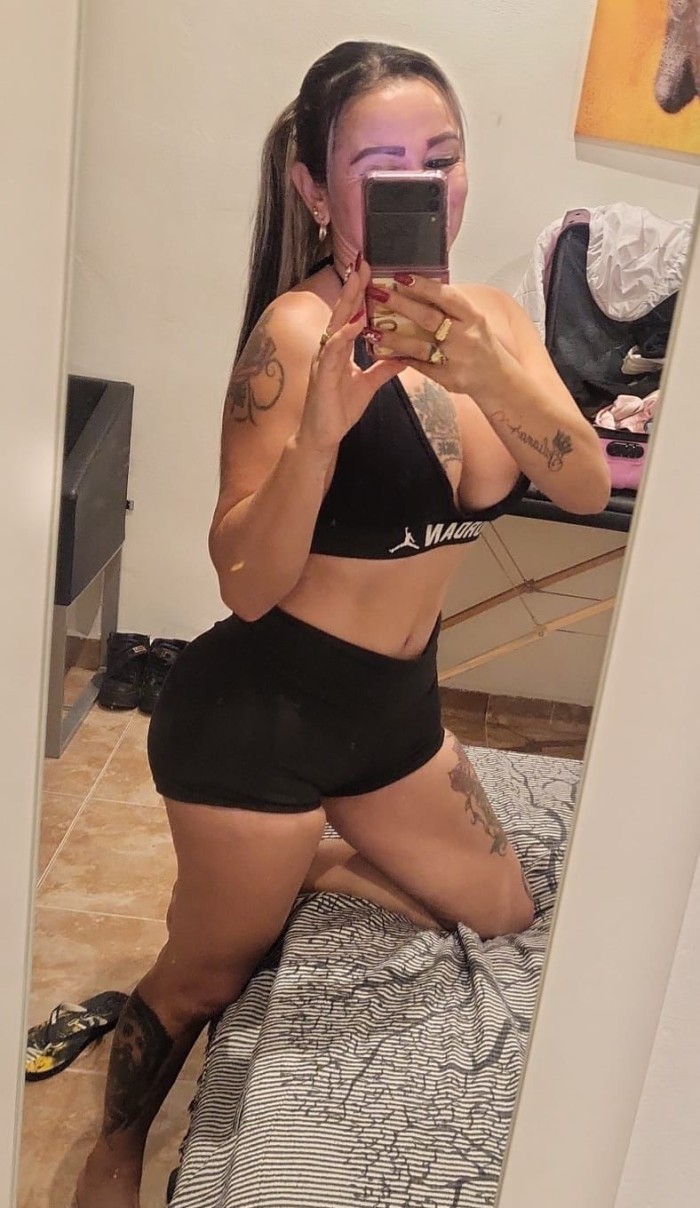 RUBIA MADURA ADICTA AL SEXO Y MAMADAS AL NATURAL