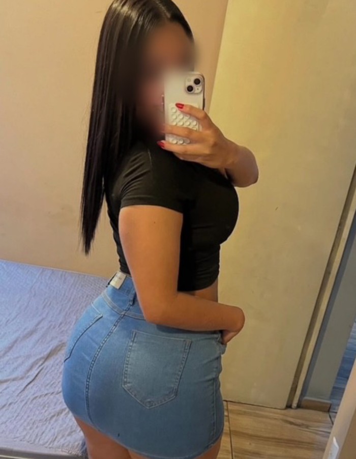 Camila 18 añitos recién llegada