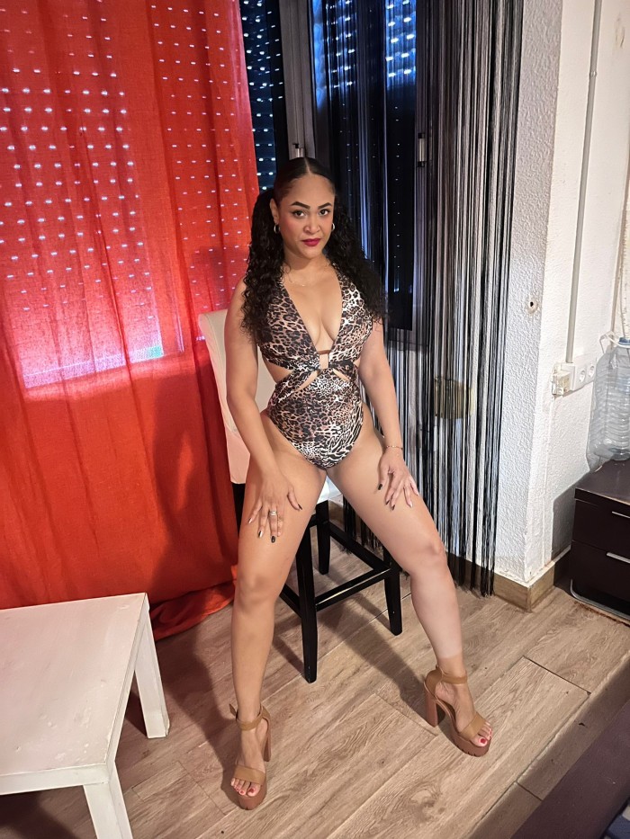 UNA VIDEOLLAMADA BIEN GUARRA  CON UNA DAMA HOT