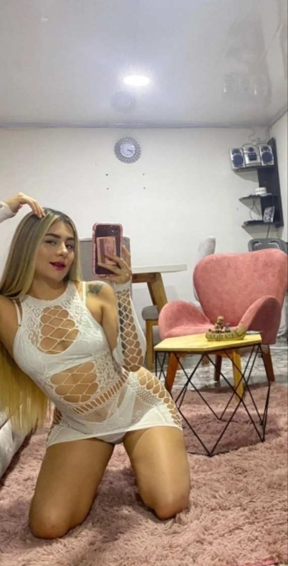 EMELI. TRANS RUBIA   MUY ACTIVA Y LECHERA