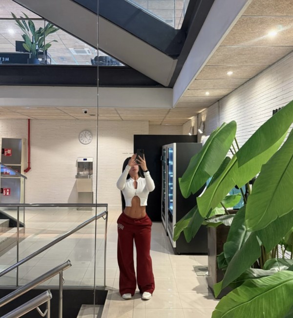 Hola quieres que sea la cómplice de tus deseos