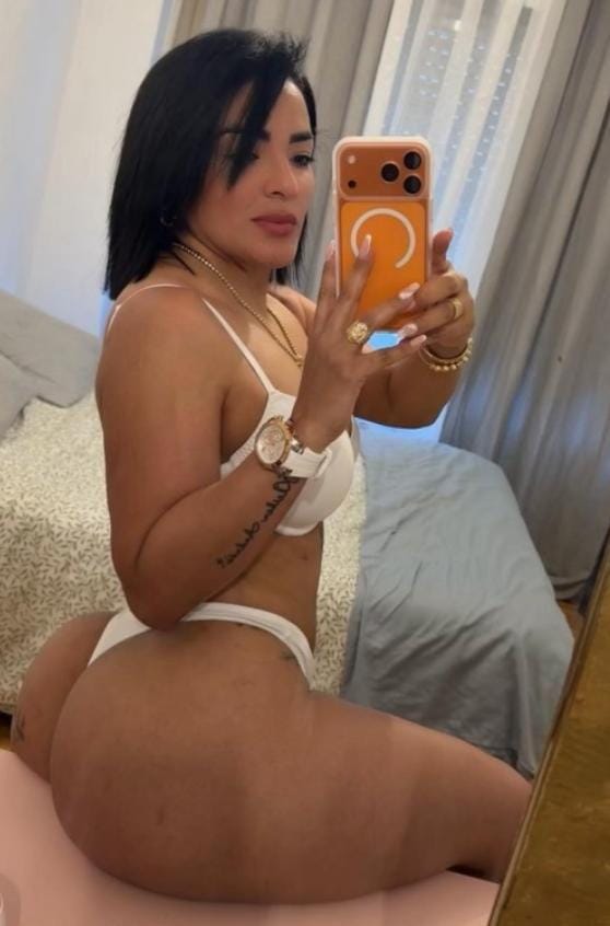 SAMANTHA DE REGRESO, SENSUAL, MORBOSA Y CACHONDA