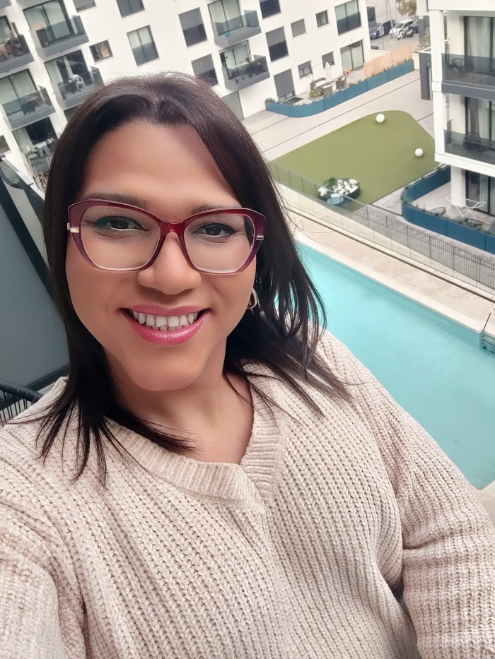 Morena latina fogosa y complaciente disponible ya