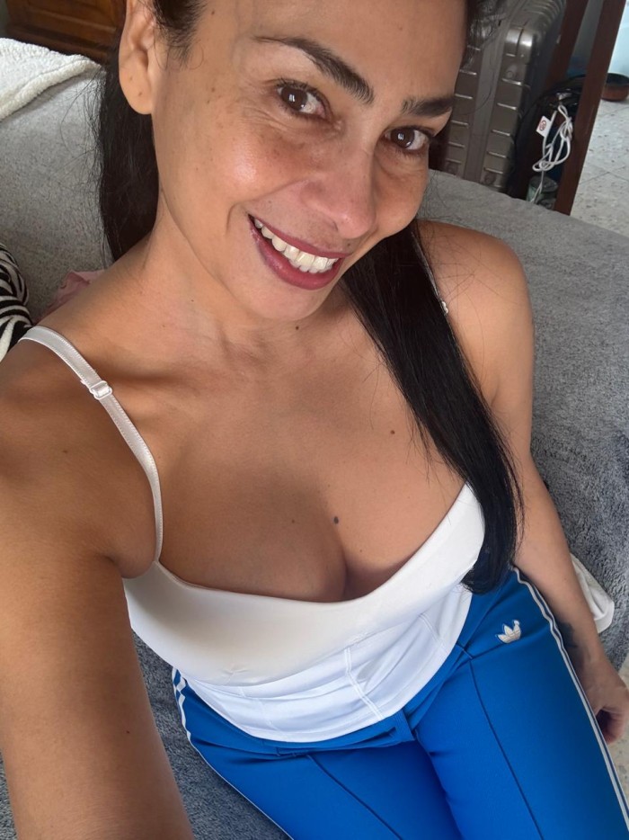 ARDIENTE LUCÍA VUÉLVETE LOCO CONMIGO