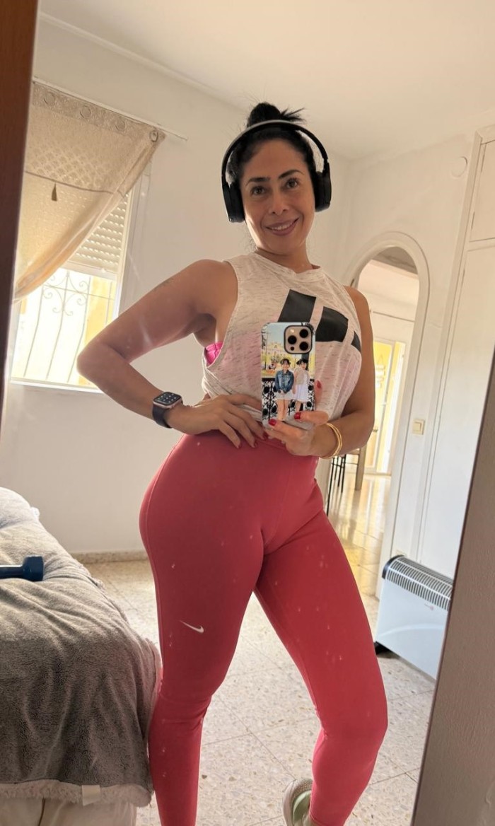 ARDIENTE LUCÍA VUÉLVETE LOCO CONMIGO
