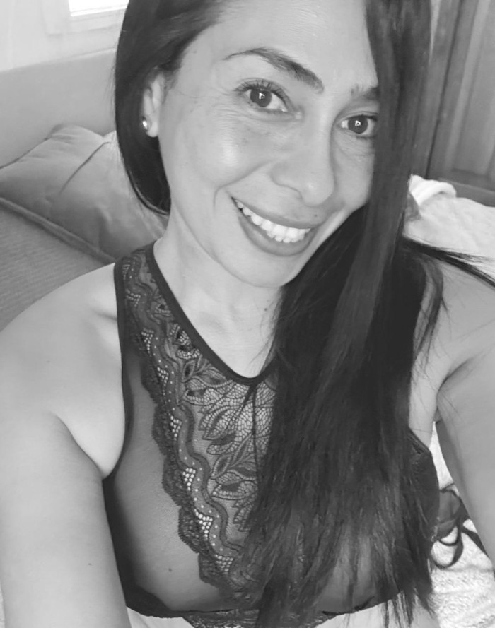 ARDIENTE LUCÍA VUÉLVETE LOCO CONMIGO