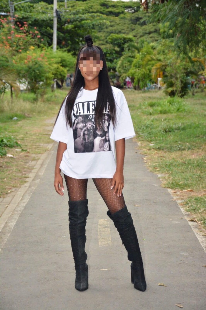 GATITA MORENA ARDIENTE IMPLICADA Y MORBOSA