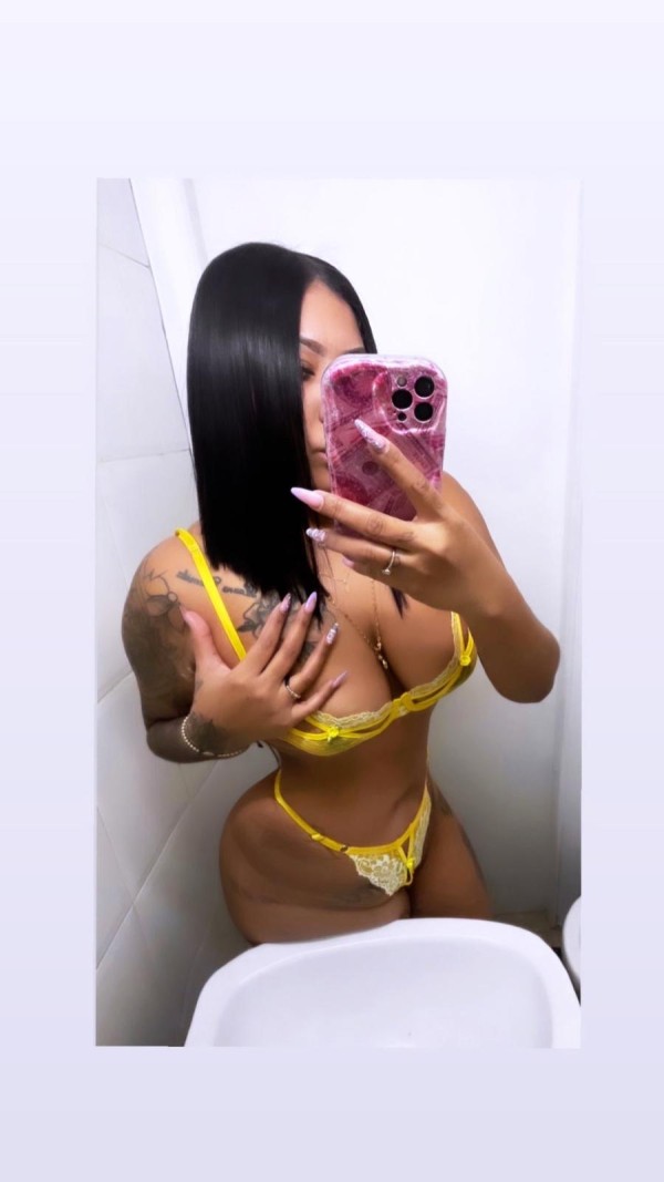 Amiguitas super cachondas con ganas de una penetracion profunda en Dénia