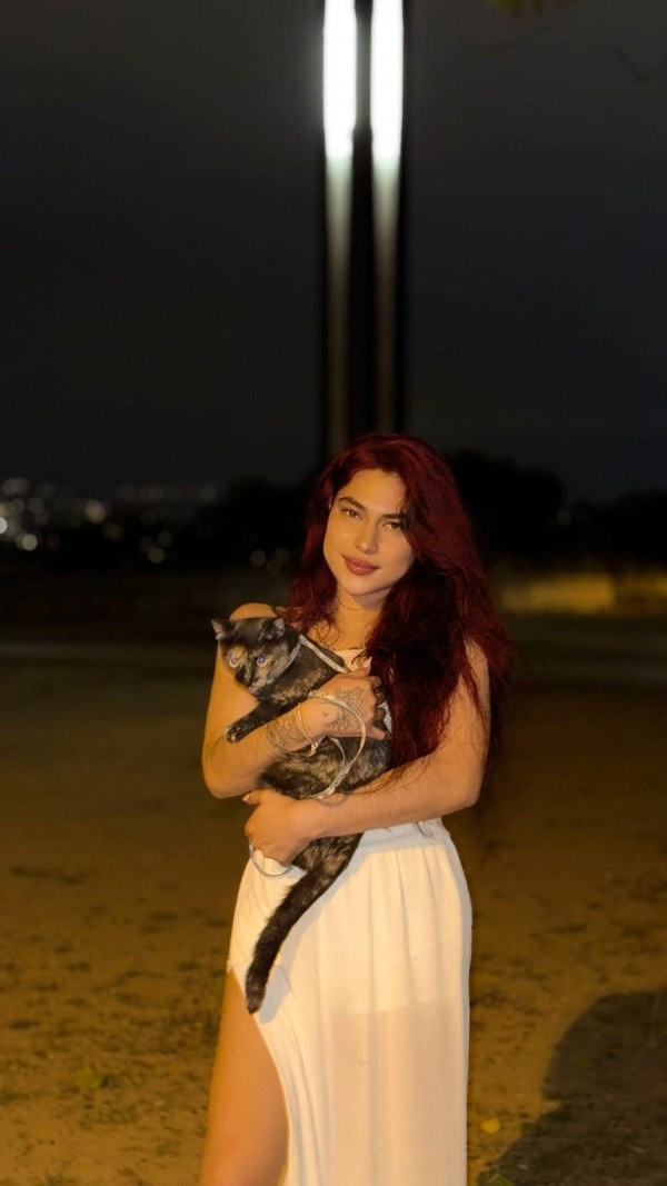 Joven y hermosa mujer trans super novedad