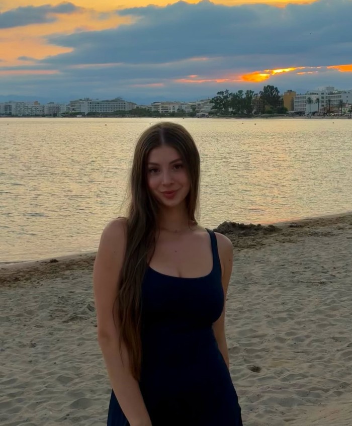 Diana / Española/ 20 años / Trato de novios