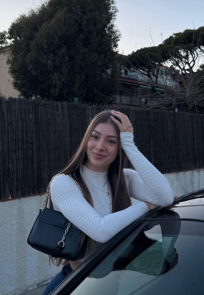 Diana / Española/ 20 años / Trato de novios