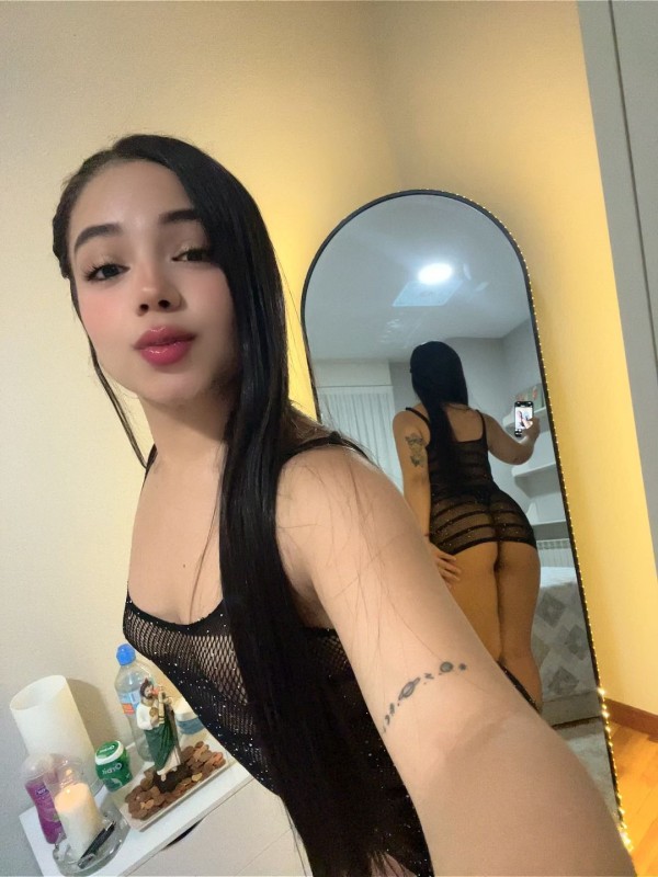 CAMILA FIESTERA LATINA