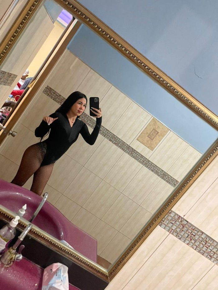 JOVENCITA FIESTERA CARIÑOSA Y MUY IMPLICADA