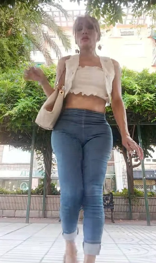 Ella, Vicky hermosa trans 1ers vez don Benito servicio s