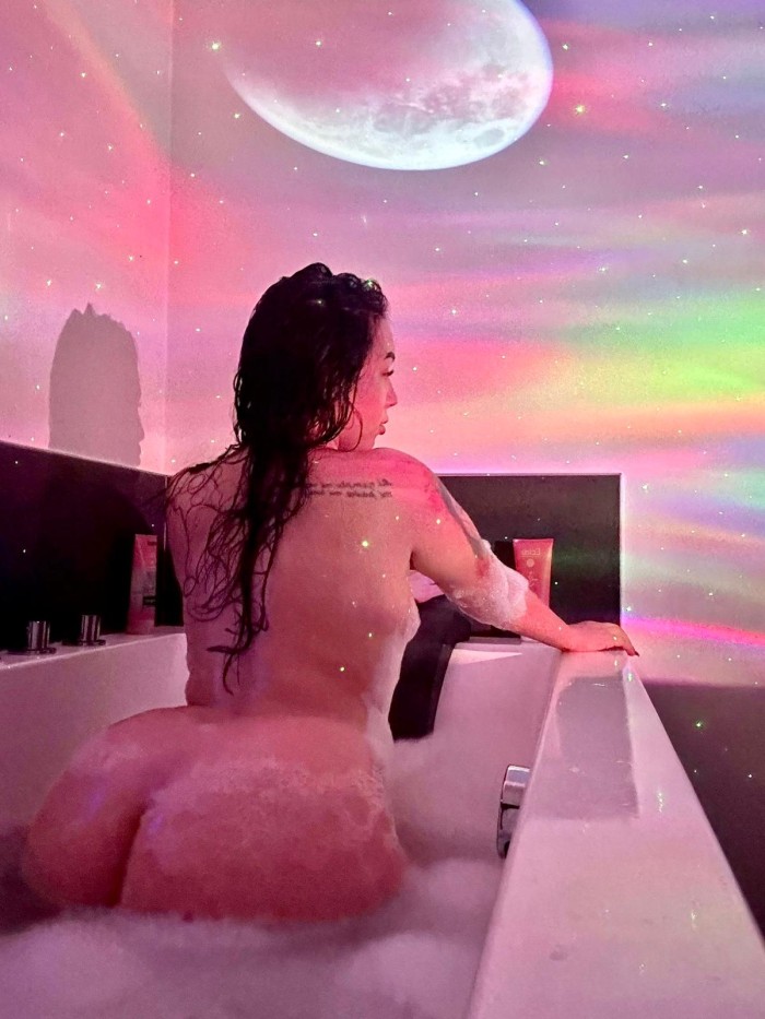 CACHONDA DISPONIBLE Y FIESTERA