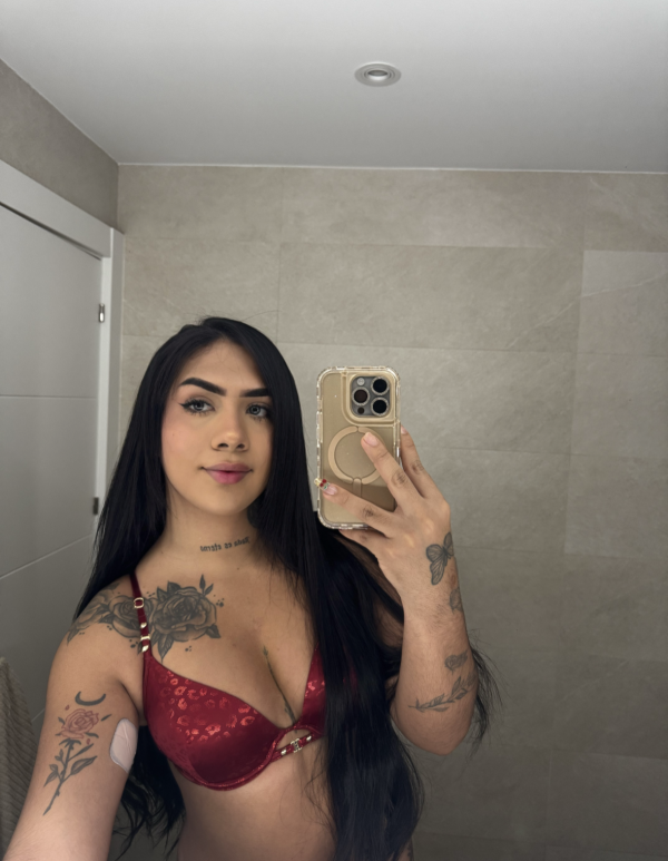 Chloe muñequita trans de tan solo 20 años latina