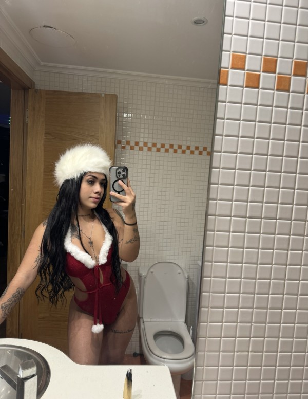 Chloe muñequita trans de tan solo 20 años latina