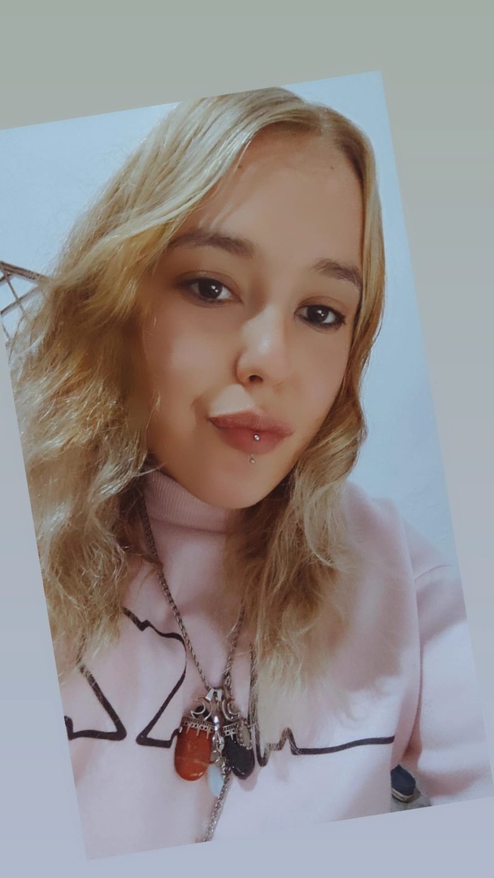 JOVEN CANARIA INDEPENDIENTE… NOCHES ENTERAS