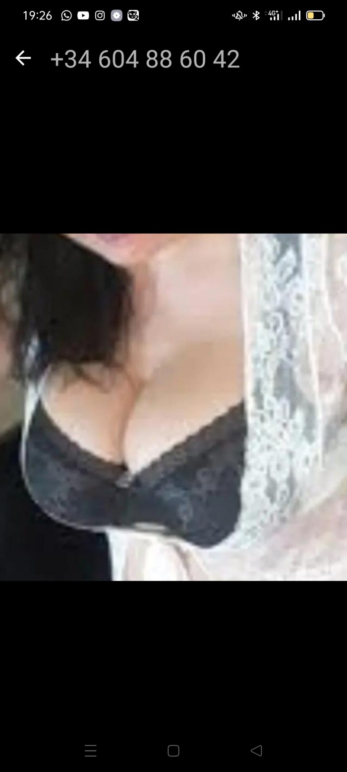 una encantadora chica con que pasar un rato