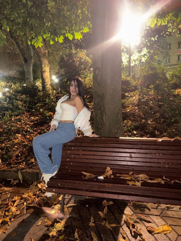 Victoria jovencita con ganas de marcha muy cariñosa