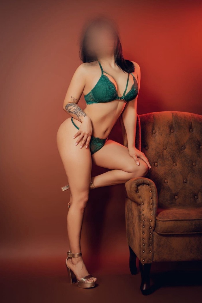 MODELITO VENEZOLANA DE PASO POR VALENCIA