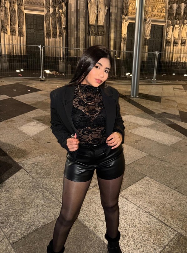 ISA LATINA HERMOSA, MUY SENSUAL Y FIESTERA