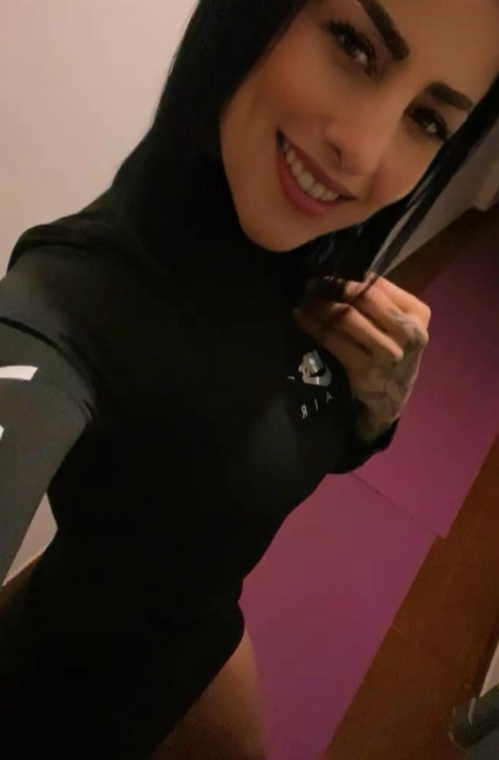 Andrea: La Experiencia Definitiva CALIENTE IMPLICAda fiestera en la linea