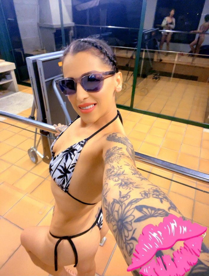 Andrea: La Experiencia Definitiva CALIENTE IMPLICAda fiestera en la linea