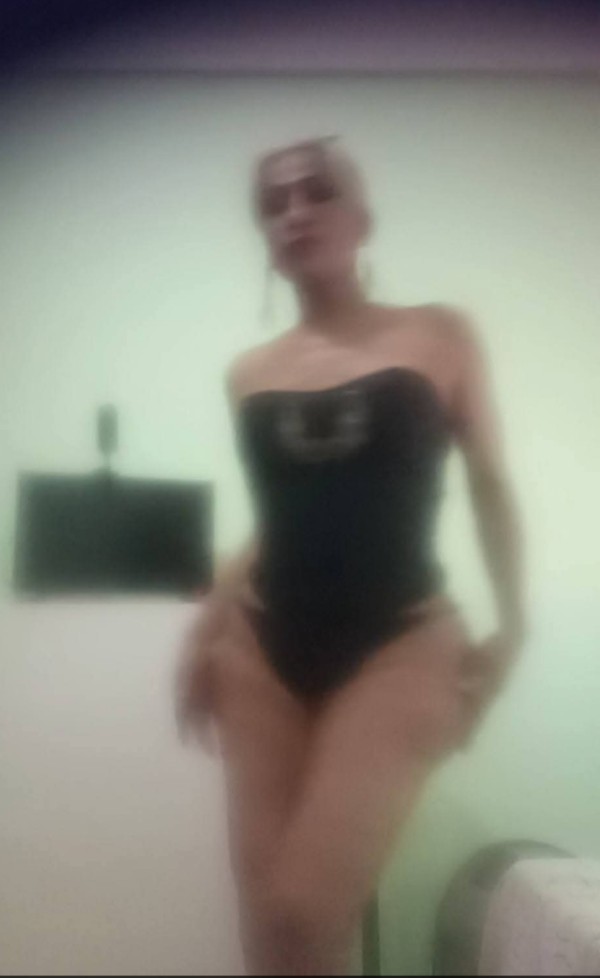 Ella Vicky trans d lujo Don Benito videollamada