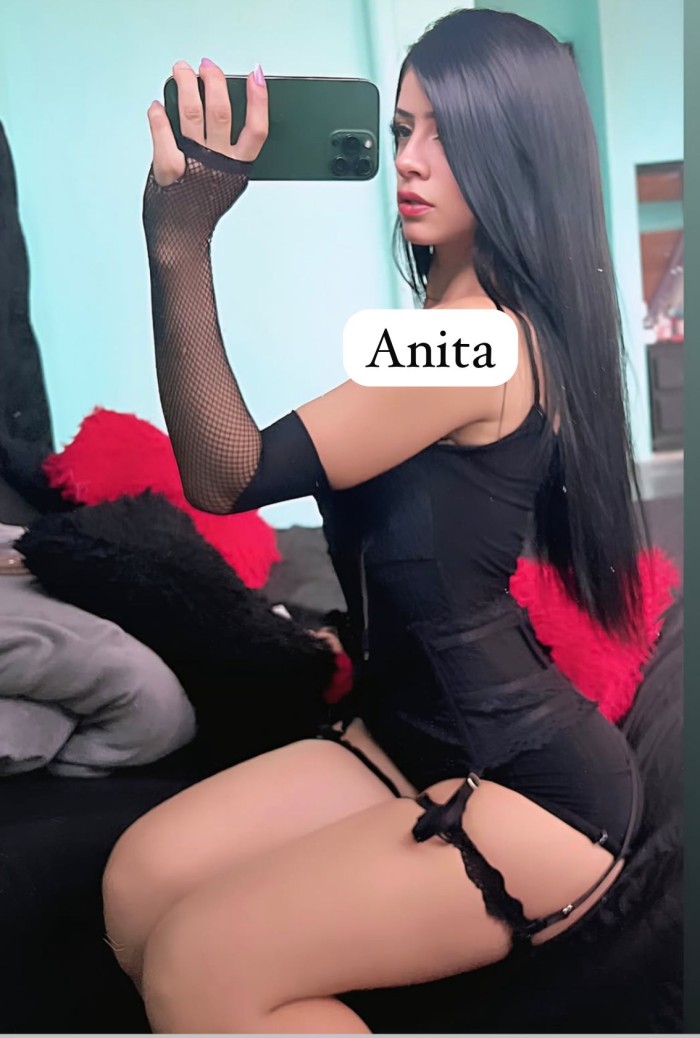 Anita delgadita muy sexy con ganas de pasarlo bien