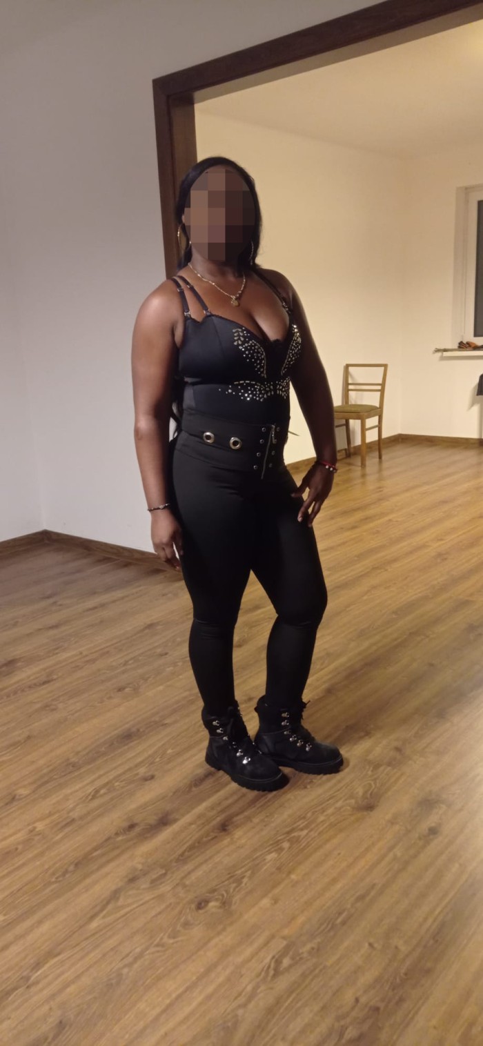 DIOSAS ENCANTADORA EN ARROYO DE LA MIEL