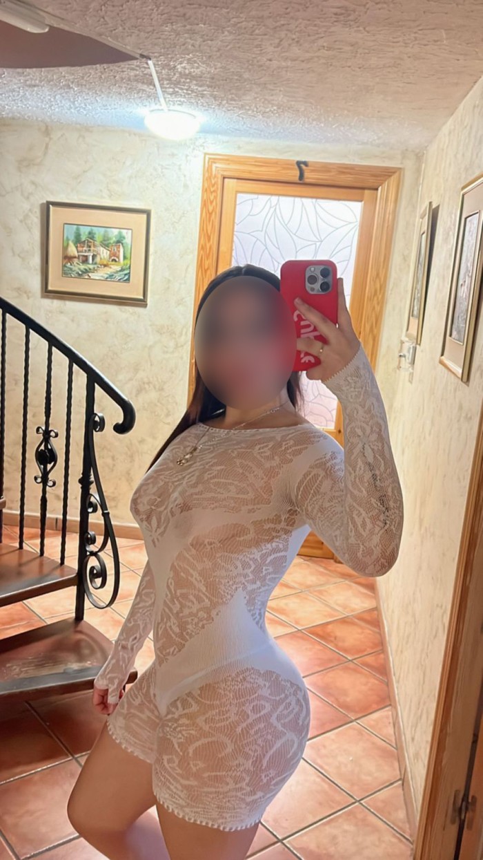 DIOSAS ENCANTADORA EN ARROYO DE LA MIEL