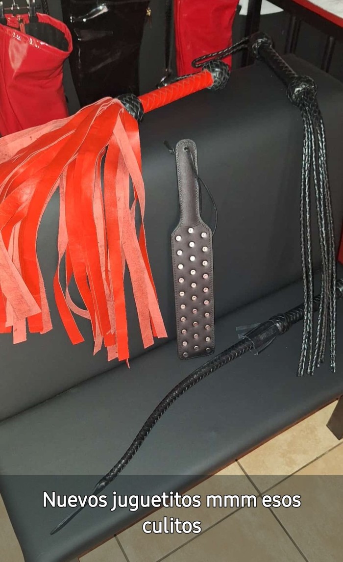 Bdsm ,sala equipada,arnes,medical,lluvia dorada