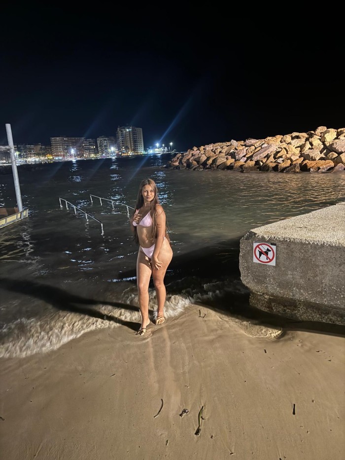 SENSUAL VENEZOLANA DE 20 AÑOS