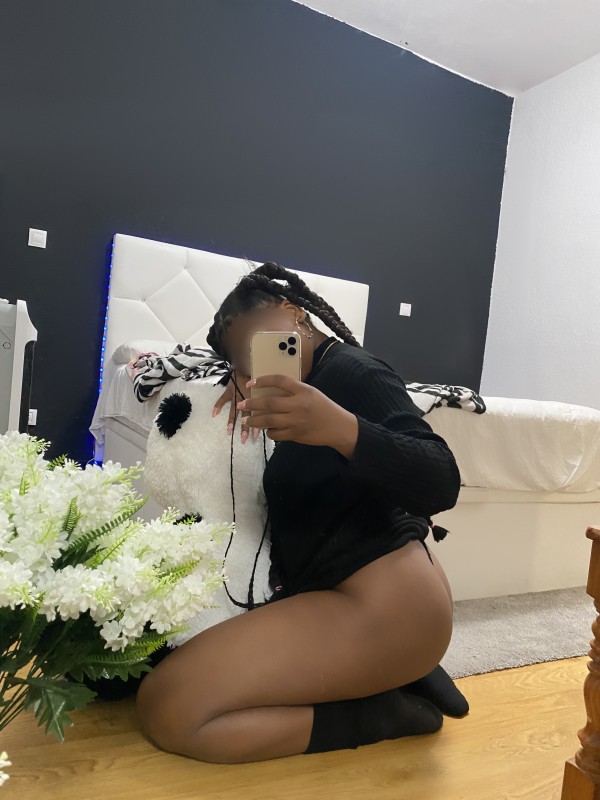 NOVEDAD POCOS DÍAS EN MARBELLA chocolate latino de 22añitos