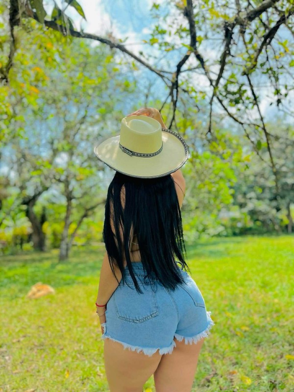 . NOVEDAD KAROLAY LATINA COQUETA