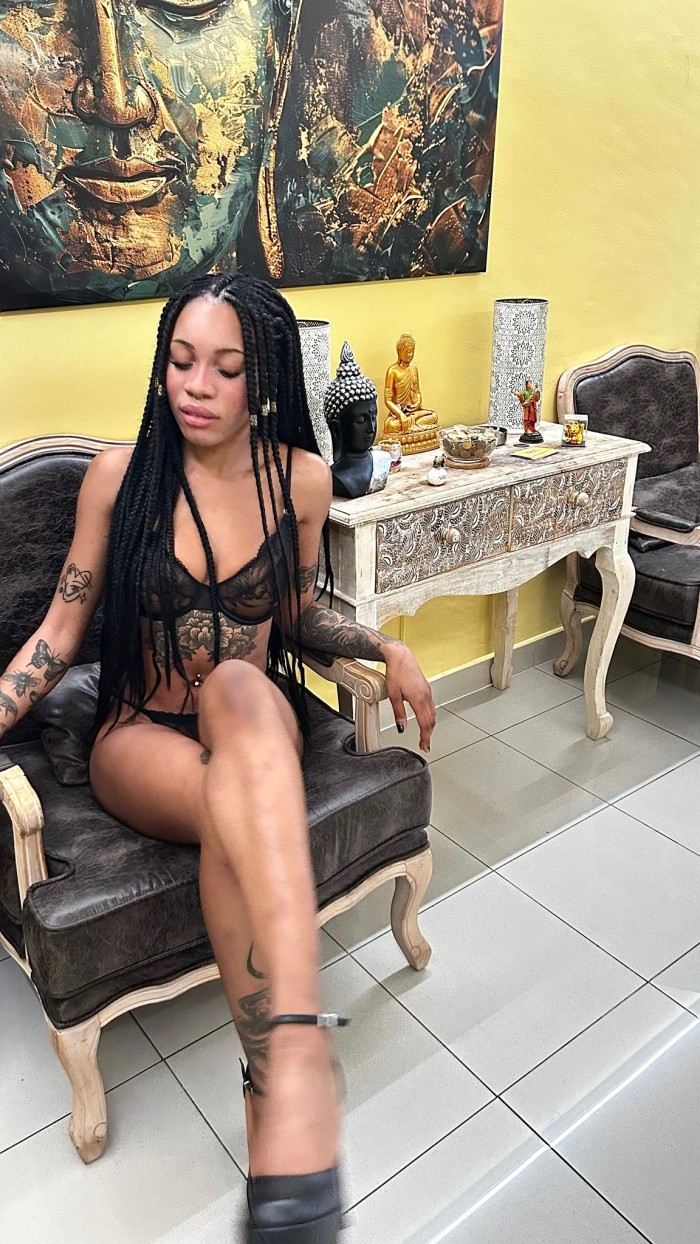 Soy una chica mulata, alegre y con sonrisa fácil