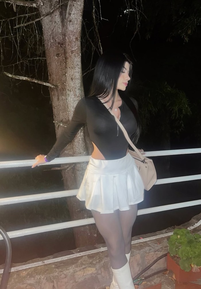 Dulce y divertida diosa del francés