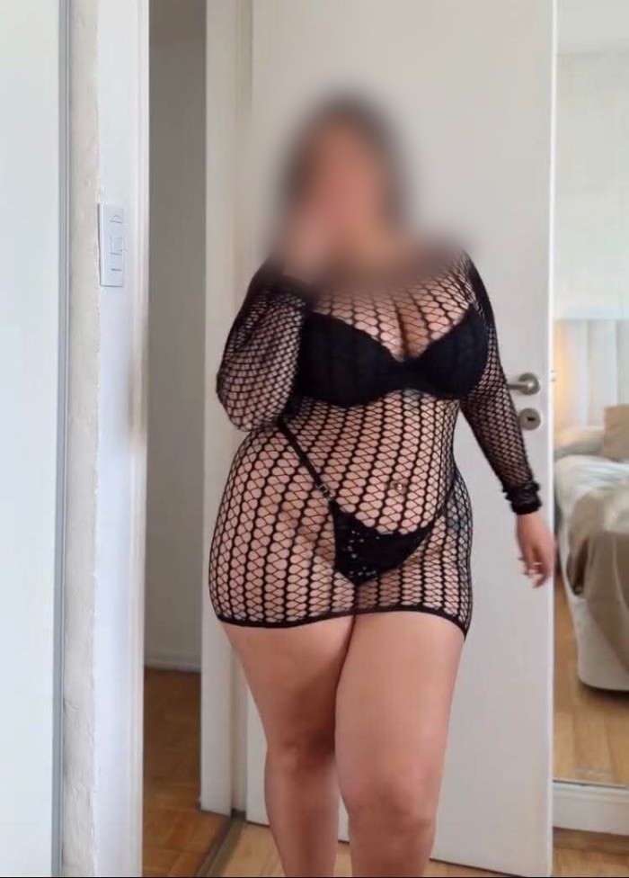 Exuberante Sensual Nicol Solo Salidas